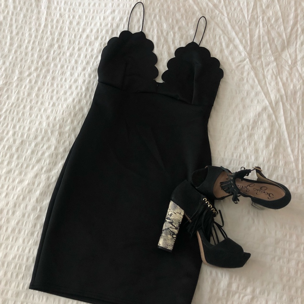 Scalloped body con dress